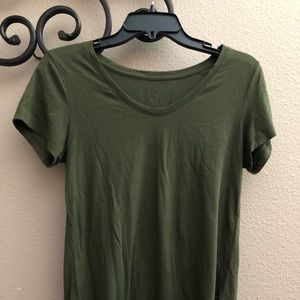 Plain t-shirt. Forest/camo green.